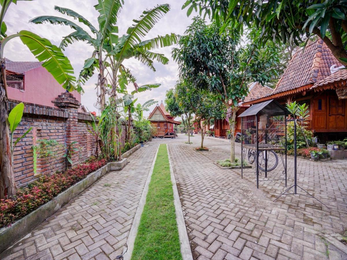 Super Oyo Collection O 90265 Cempoko Mulyo Homestay Syariah Tugu Exterior foto